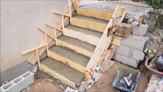 Faire un escalier en beton [upl. by Olbap]