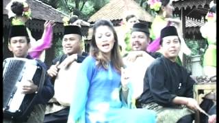 Syura  Joget Gadis Melayu Original Music Video [upl. by Emelina67]