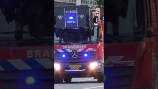 Autoladder Brandweer Zaandam kazerne Botenmakerstraat met spoed naar Oostzaan  shorts brandweer [upl. by Naldo]