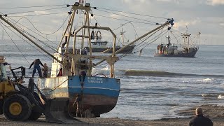 Reddingsoperatie Garnalenkotter Zandvoort mislukt [upl. by Naarah]