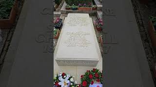 Sir Winston Churchills Grave  1874  1965  St Martins Church  Bladon  Oxfordshire [upl. by Aubigny279]