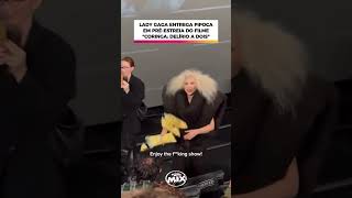 Lady Gaga entrega pipoca em préestreia de quotCoringa Delírio a Doisquot Veja [upl. by Asilla]