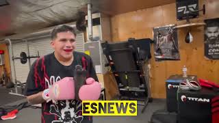 WOW boxing fan gives Bam Rodriguez a SUPREME beanie  esnews boxeo [upl. by Seedman]