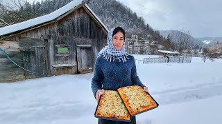 THE WOMAN LIVES ALONE IN THE MOUNTAINS Cooking PIZZA [upl. by Salesin]