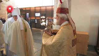 Volle grote Sint Laurens Kerk beleeft zeldzame Hoogmis [upl. by Nahsab]