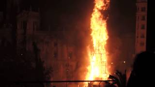 Mascletá Nocturna amp Crema Falla en plaza del Ayuntamiento  Fallas de Valencia 190314 HD [upl. by Mian]