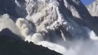 Gigantischer Bergsturz in Graubünden Eine Lawine aus Stein Wasser und Erde überrollte das Dorf [upl. by Justinian]