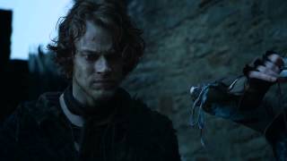 Theon y Sansa Stark huyen de Invernalia  Juego de Tronos Español HD [upl. by Kinzer]