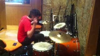 SUPERCOMBO  Leo Ramos ensaiando  Saco Cheio  ON THE DRUMS [upl. by Atimed239]