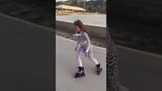 HOW TO STOP ON ROLLERBLADES ✋ rollerblading [upl. by Asined]