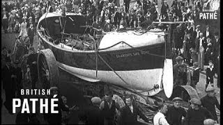 Cullercoats Fish Wives And Holiday Crowds 1933 [upl. by Jews]