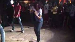 Kizomba  Ombaka Kuduro dança angolana [upl. by Leahcimrej]