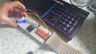 Raspberry Pi zero W ds18b20 temperature sensor shows values on an oled screen [upl. by Acimat]