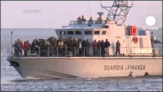 Lampedusa oltre mille immigrati in 12 ore [upl. by Hassett]