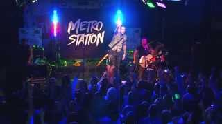 Metro Station  quotKelseyquot LIVE at The Garage [upl. by Avle]