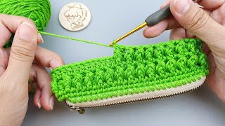 DIY Crochet Zipper Purse  Wonderful Green Yarn with Beautiful Crochet Stitch Pattern  ViVi Berry [upl. by Yennor]