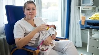 Ausbildung Gesundheits und Kinderkrankenpflege – Unterwegs mit Lea [upl. by Roy]