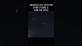 TRIANGLE UFO SPOTTED OVER LYONS IL 👽🛸 uap aliens [upl. by Gabrielle292]