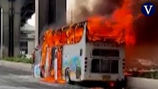 Veintidós niños y tres maestros de excursión mueren en el incendio de su autocar en Bangkok [upl. by Aicilef601]