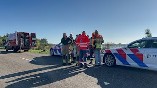 grote zoekactie hulpdiensten zoeken naar vermist persoon in grote waterplas bij Oostzaan [upl. by Aihsilef475]