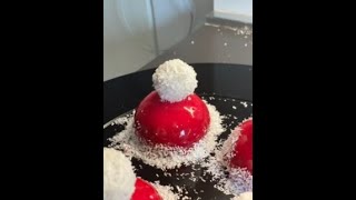 CAPPELLINI DI BABBO NATALE  semifreddo con mousse al doppio cioccolato e inserto al biscotto [upl. by Ursa]