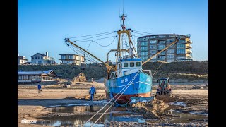 Gestrande viskotter Zandvoort zuid op 30 november 23 nog steeds muurvast in t zand HD 1080p [upl. by Schurman]