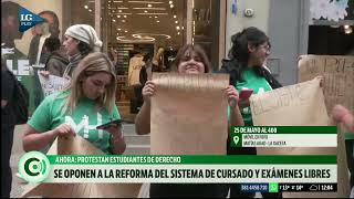 Estudiantes de derecho protestan contra la reforma del sistema de cursado y exámenes libres [upl. by Normie753]