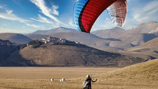 Der Traum vom Gleitschirmfliegen  Castelluccio [upl. by Hendon]