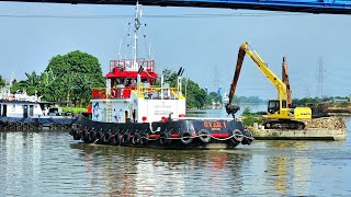 RIVER EXCAVATION AND DREDGING WITH LONG REACH EXCAVATORS [upl. by Gregoire908]