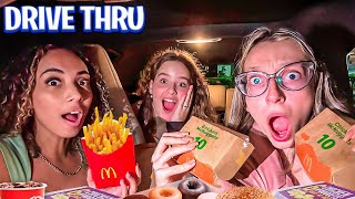 PEDINDO E COMENDO TUDO QUE A PESSOA DA FRENTE PEDIU NO DRIVE THRU COM LARI FREITAS E FABIANA LANDIM [upl. by Leahcir971]