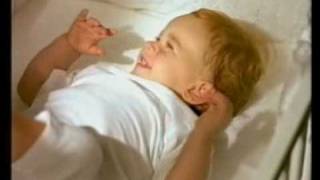 Dochter Juliette en moeder Margot in Pampers commercial 1995 [upl. by Balf]