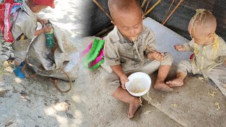 The orphan boy collected trash and sold it for instant noodles to cook for his younger sibling [upl. by Bouzoun]