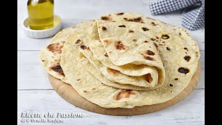 Piadina senza strutto fatta in casa veloce leggera e morbidissima  Ricette che Passione [upl. by Nerrot]