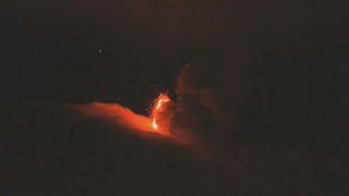 45 Kilometer hohe Wolke aus Lava Ätna auf Sizilien ist ausgebrochen [upl. by Strephonn]