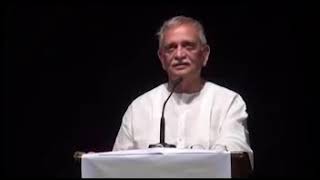 Gulzar Sahab Live Poetry “Sab Chalta Hai” stage performance ll Gulzar poetry in his own Voice [upl. by Janel]