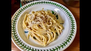 How to Make Quick amp Simple Cacio e Pepe Pasta  Pasta Grannies [upl. by Os]