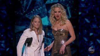 Jodie Foster  Jennifer Lawrence  Oscars 2018  Funny Moment [upl. by Albina]