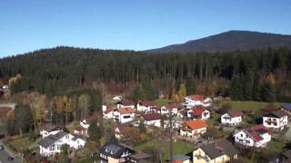 Luftaufnahmen von Zwiesel mit höchster Kirche im Bayerischen Wald [upl. by Ilrahs]