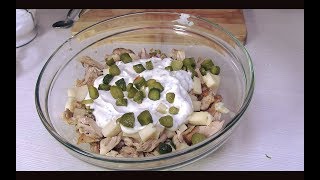 Insalata di Pollo con Salsa allo Yogurt Greco [upl. by Thorman837]