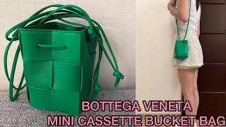 How big is the BV BOTTEGA VENETA MINI CASSETTE BUCKET BAG  how to wear  what fits  modshots [upl. by Tattan]