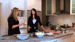 Saskia and Kyra cooking Andijvie stamppot and tell their story Dutch TV S02E06 [upl. by Nila]