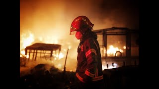 Bomberos de San Juan de Miraflores se quedan en la calle tras voraz incendio por cortocircuito [upl. by Ahsrop]