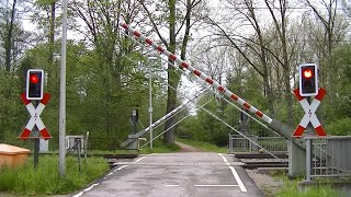 Spoorwegovergang Donaueschingen D  Railroad crossing  Bahnübergang [upl. by Azaleah]