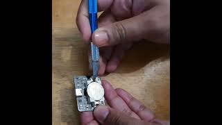 How to remove CR2032 or ML 2032 battery from a holder like a champ [upl. by Wilmar]