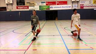 Durch die Beine dribbeln im BBall  Watch amp Learn  Tutorial SUO [upl. by Madai227]