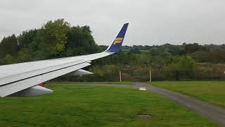 Icelandair Boeing 757 steep Departure to Keflavik from Manchester airport [upl. by Sldney]