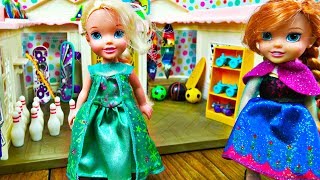 Elsa and Anna toddlers shopping at the new Barbies sports shop [upl. by Ontine]