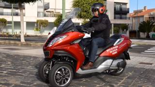 Prueba Peugeot Metropolis 400i Sofisticada y efectiva [upl. by Ezarra783]