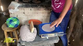 Maura haciendo tortillas con su tortillero [upl. by Sussi]