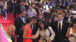 Shailene Woodley y Theo James  Divergente premiere México DF [upl. by Ahsim575]